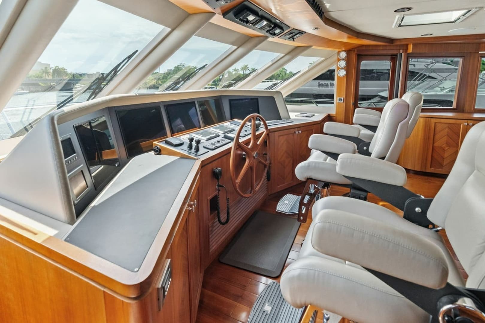 2012 Ocean Alexander 90 Skylounge