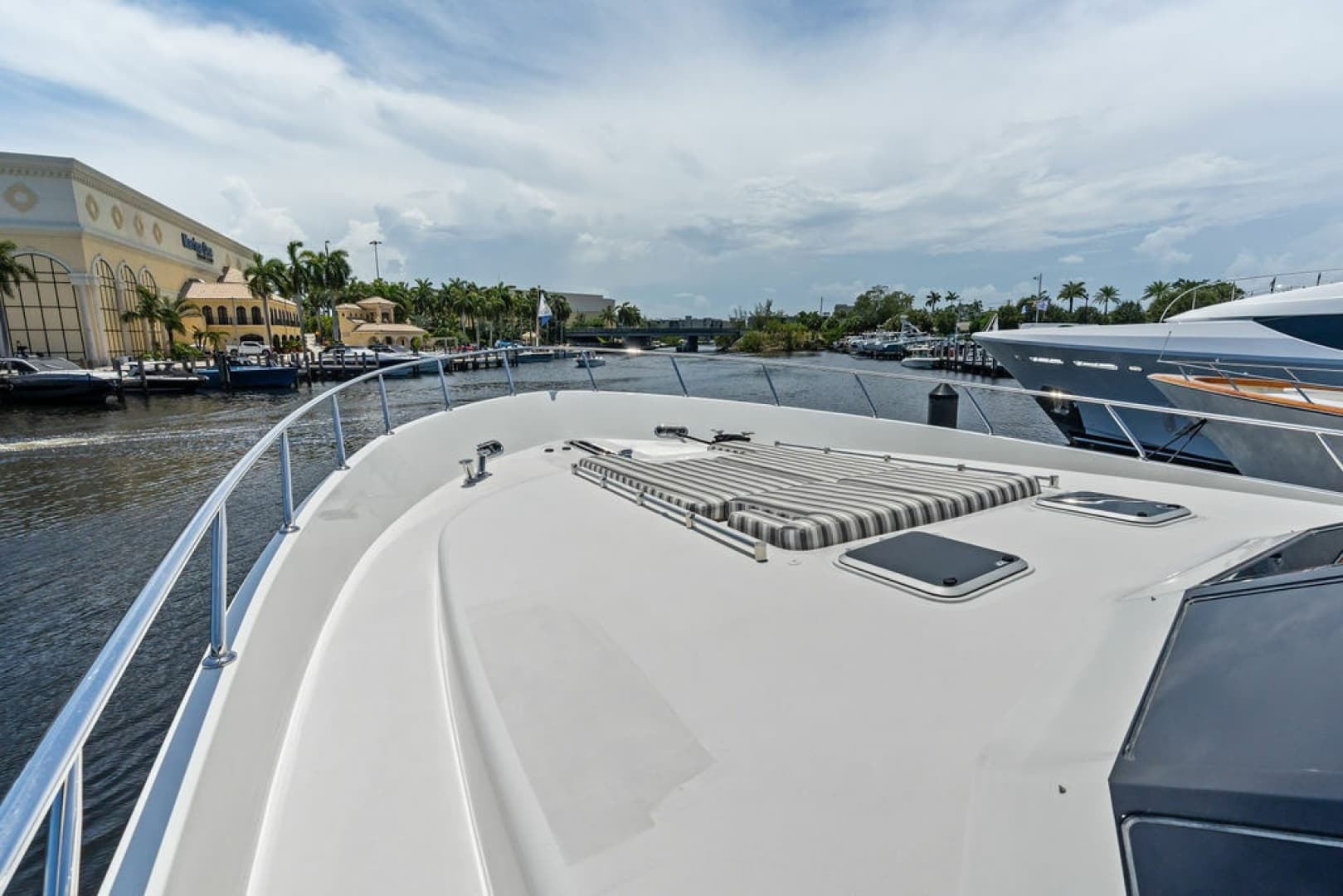 2012 Ocean Alexander 90 Skylounge