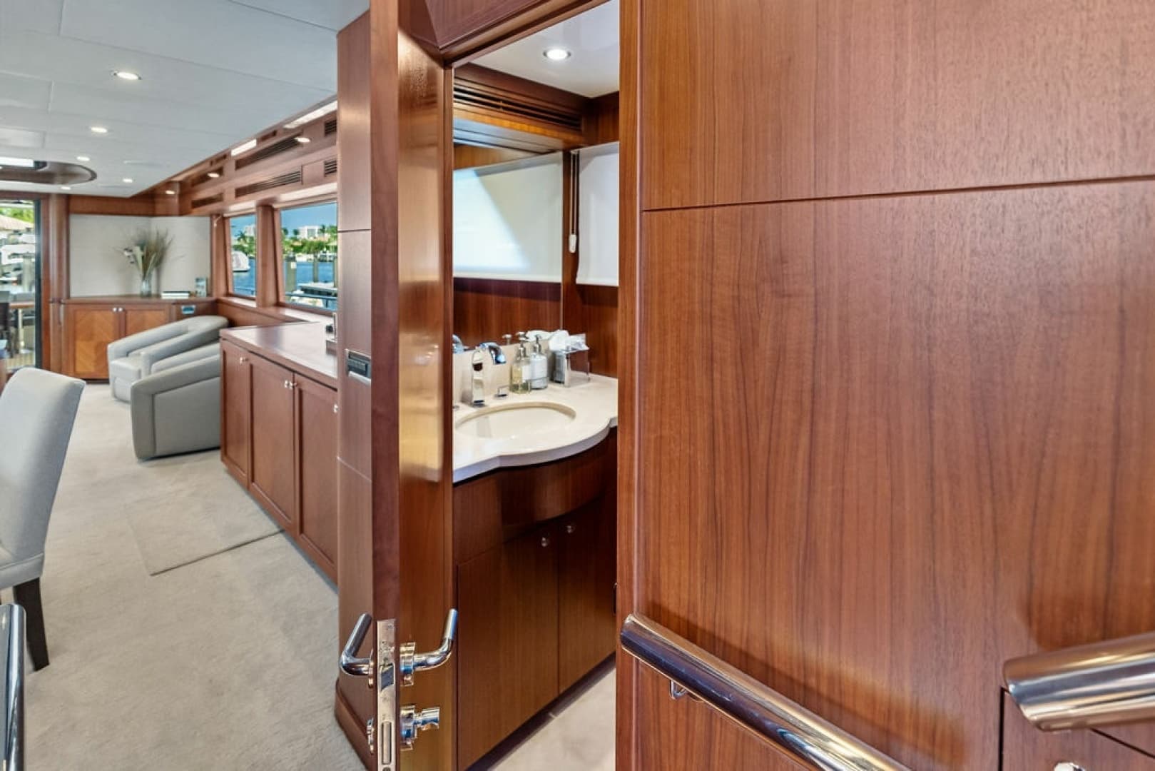 2012 Ocean Alexander 90 Skylounge