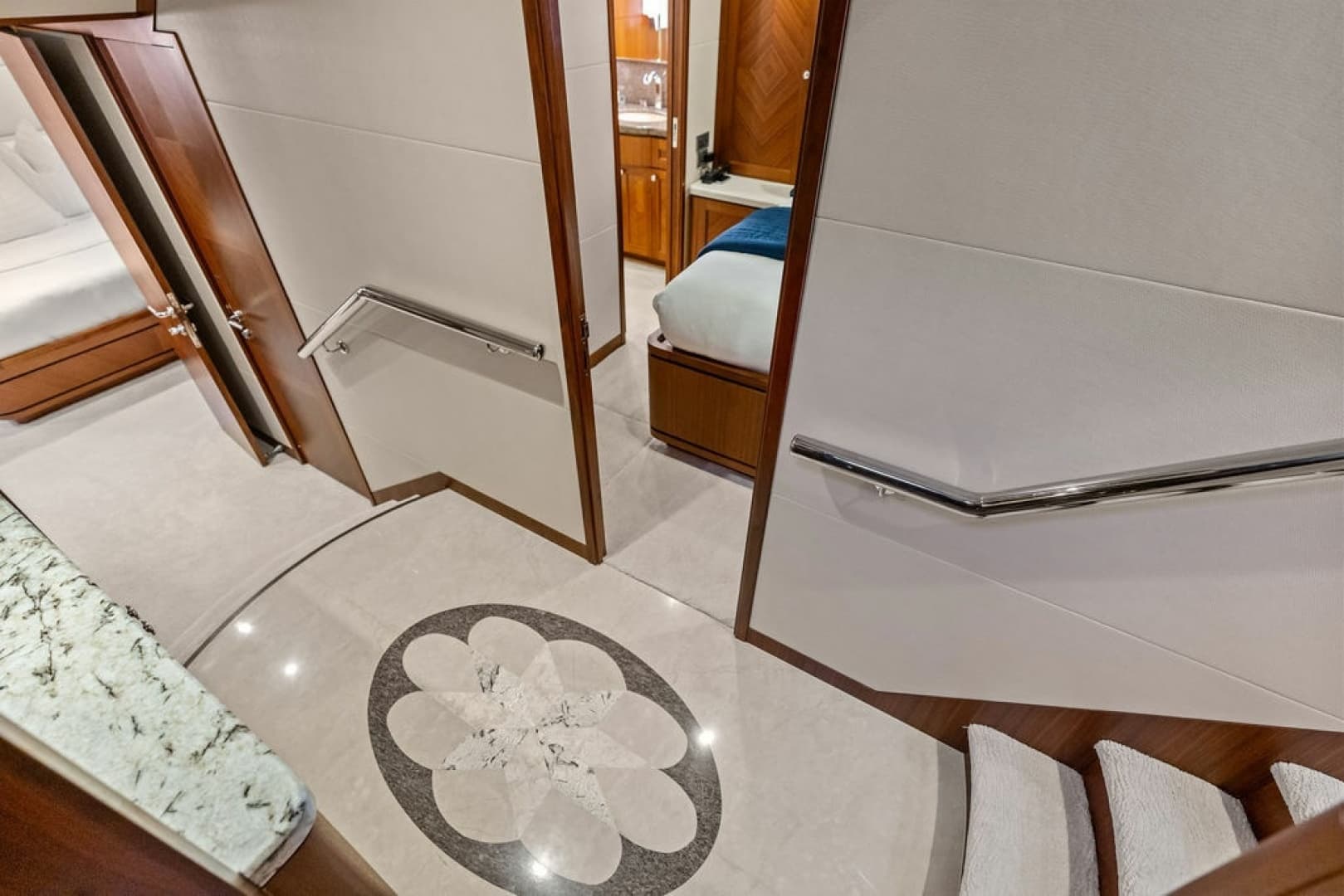 2012 Ocean Alexander 90 Skylounge