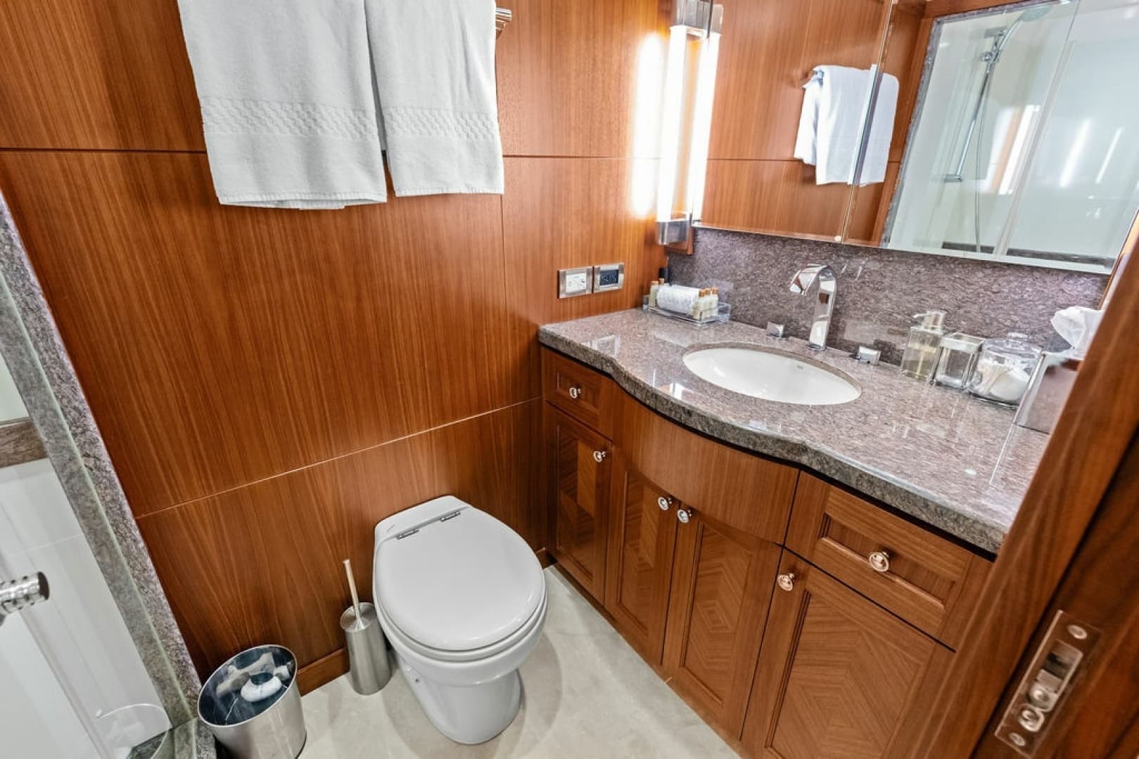 2012 Ocean Alexander 90 Skylounge