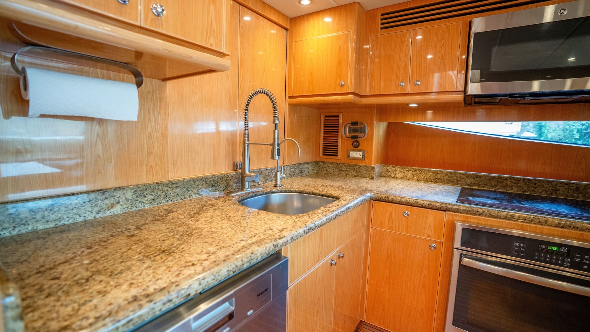 2015 Monte Fino Motor Yacht