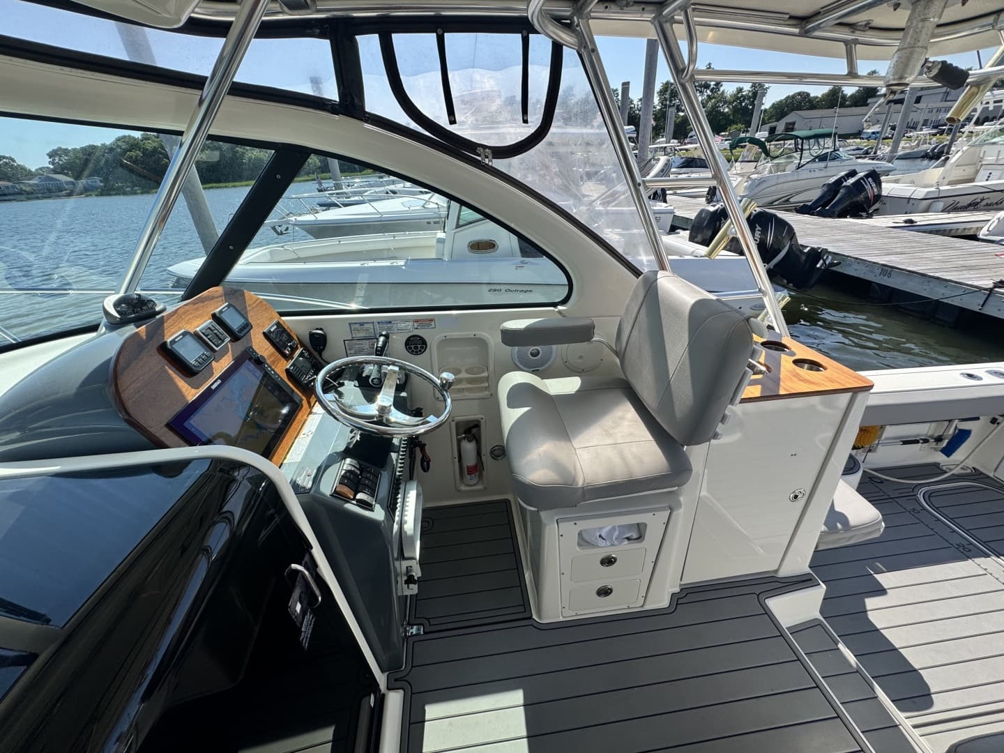 2006 Pursuit 3370 Offshore