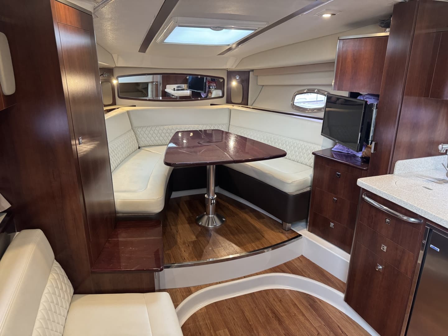 2018 Chaparral 330 Signature
