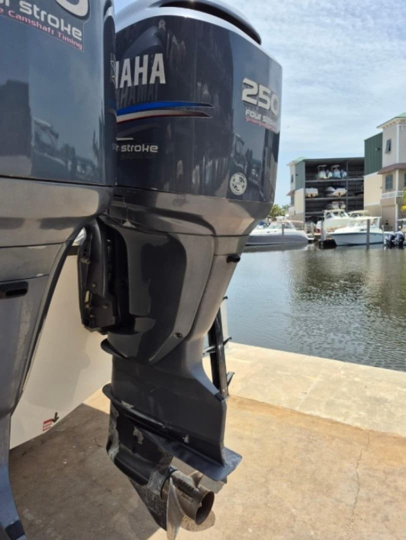 2008 Robalo R305 Walkaround
