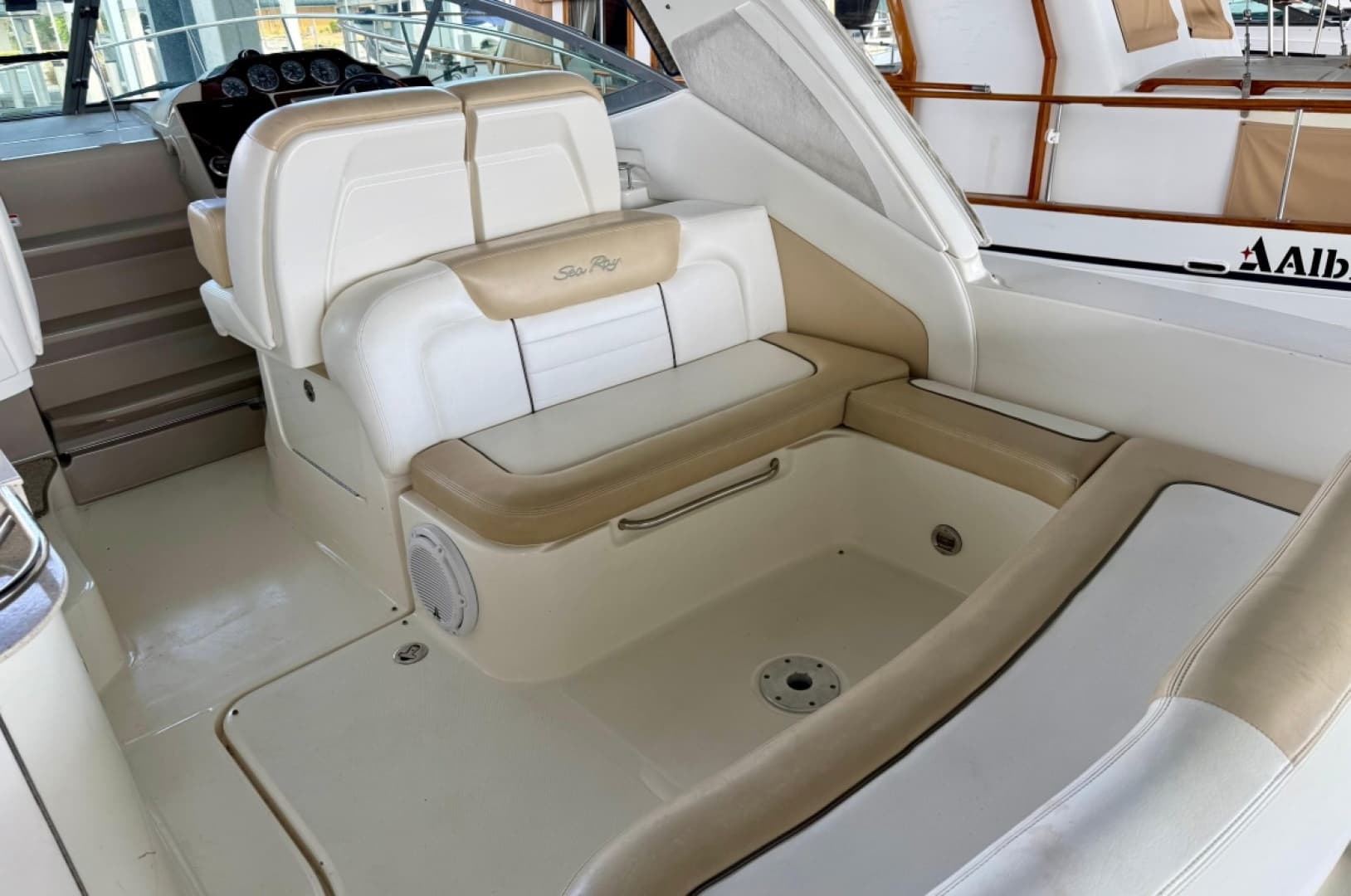2008 Sea Ray Sundancer 330