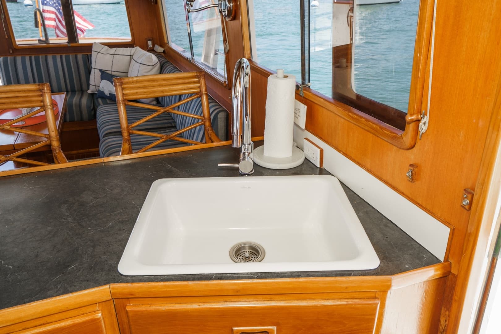 1989 Offshore Yachts Sedan