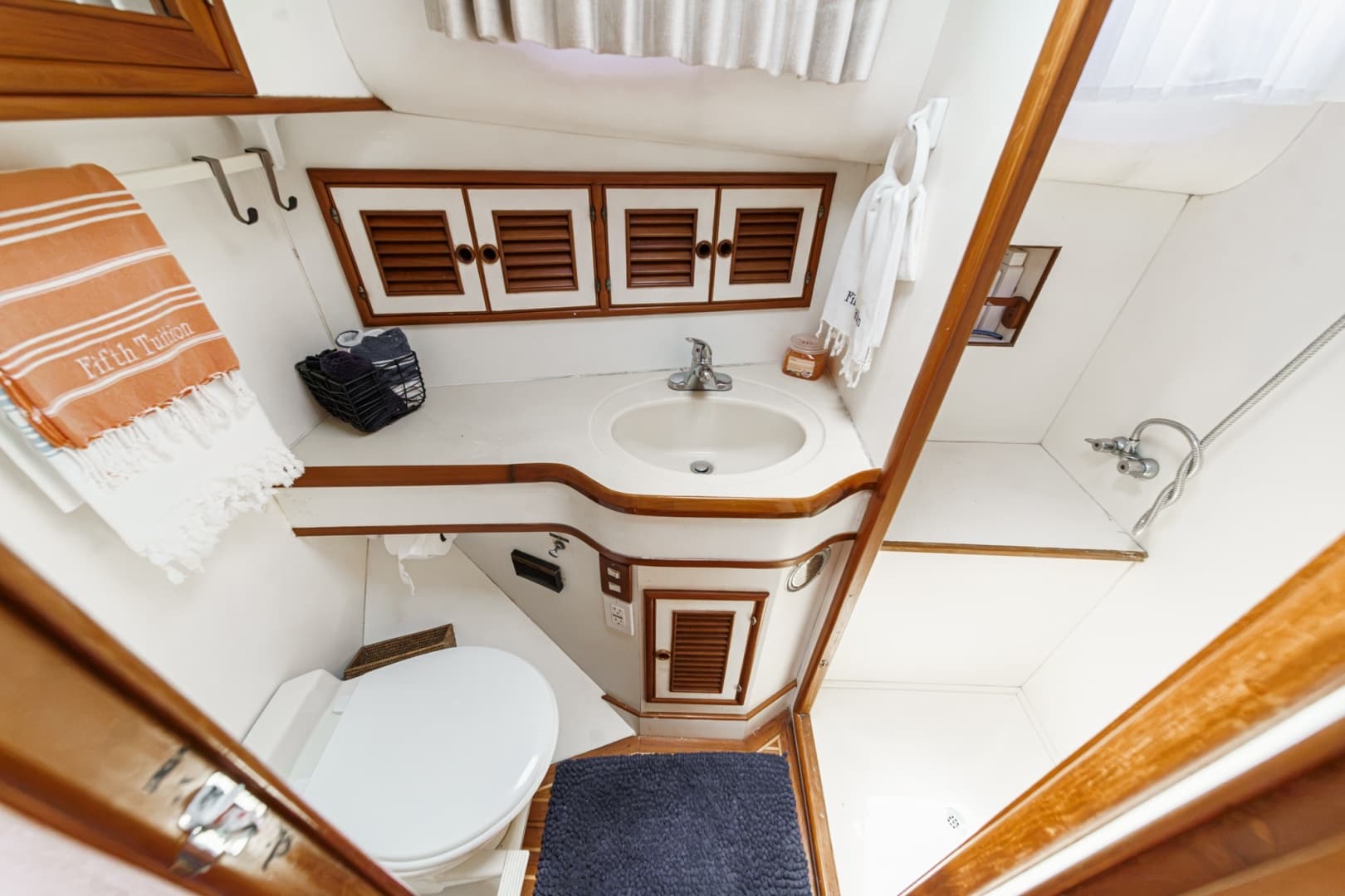 1989 Offshore Yachts Sedan