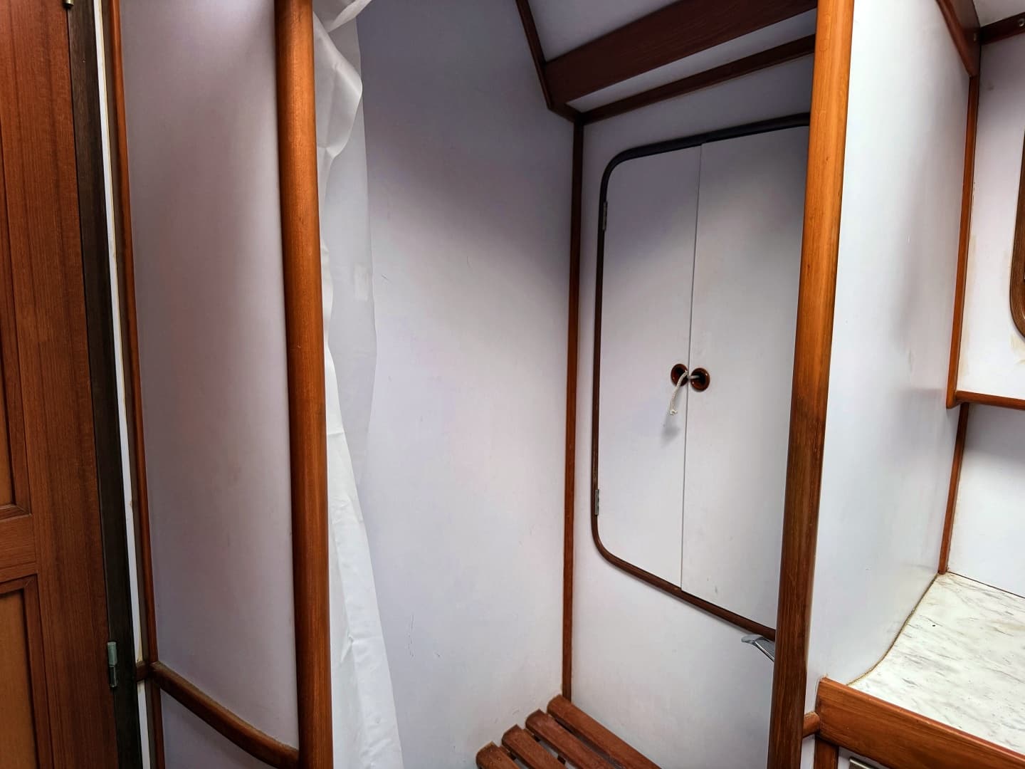 Forward separate shower