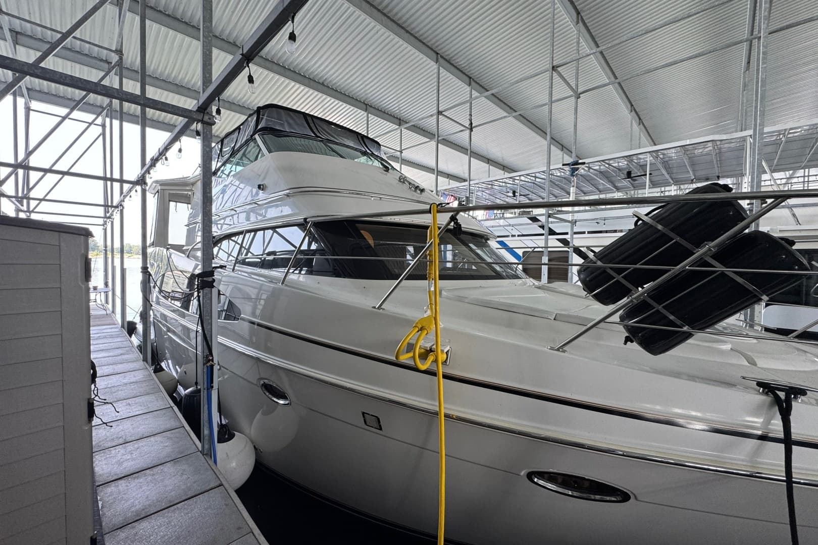 2004 Carver 466 Motor Yacht