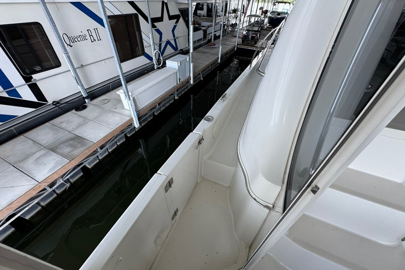 2004 Carver 466 Motor Yacht