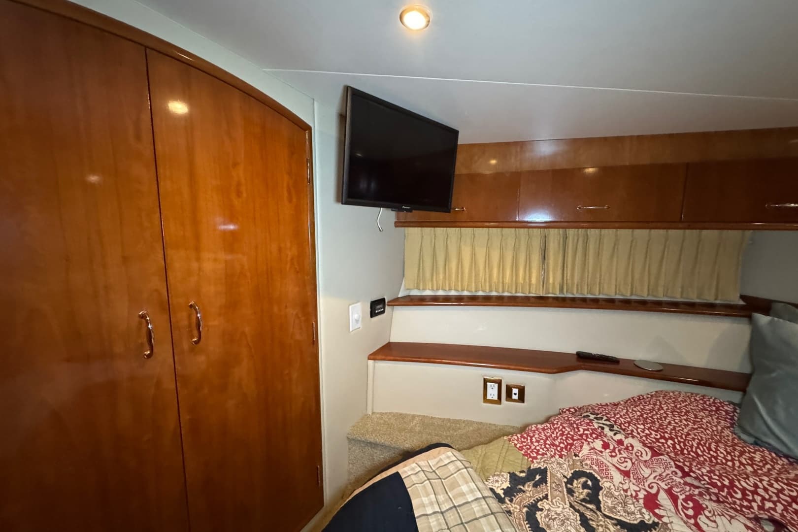 2004 Carver 466 Motor Yacht