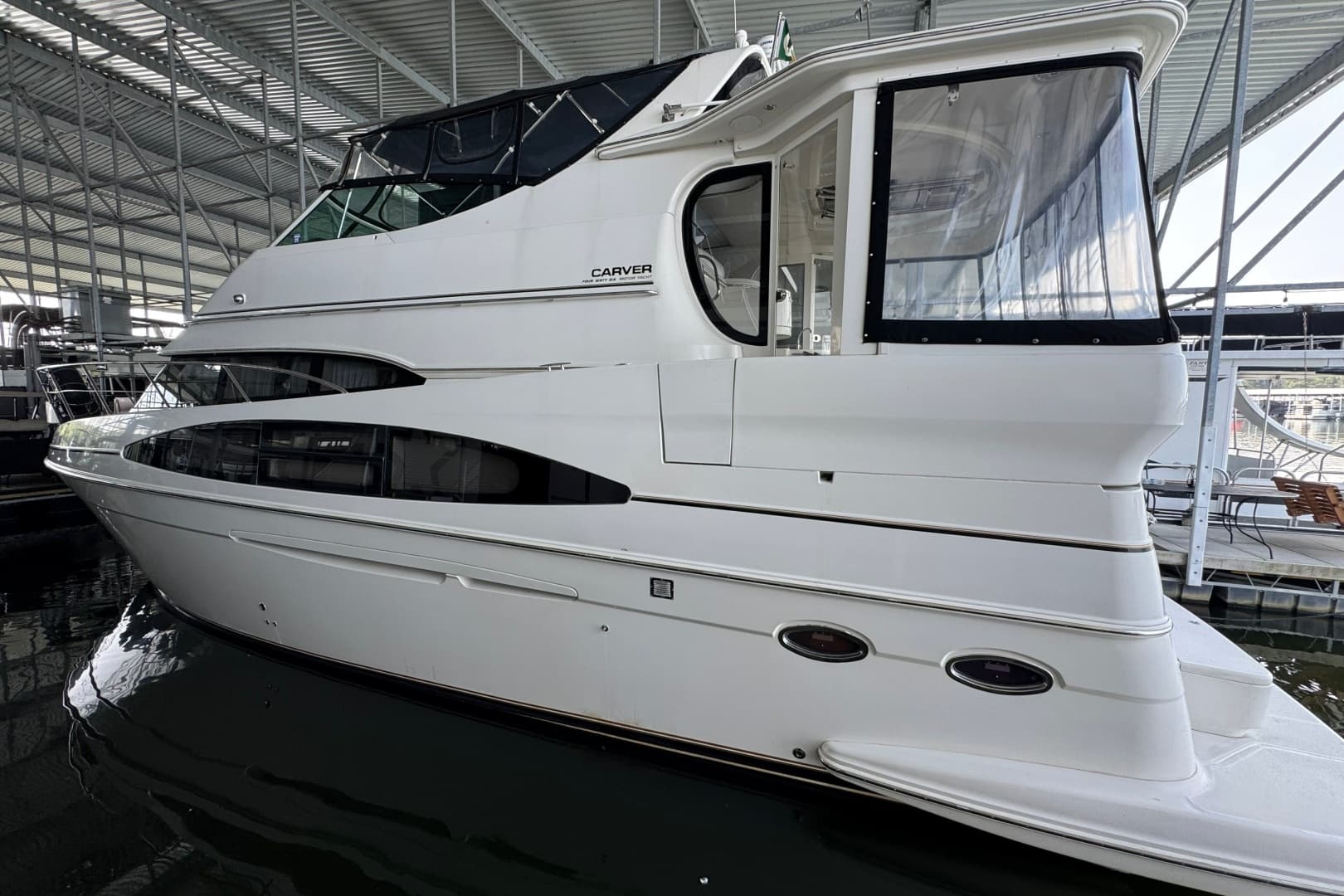2004 Carver 466 Motor Yacht