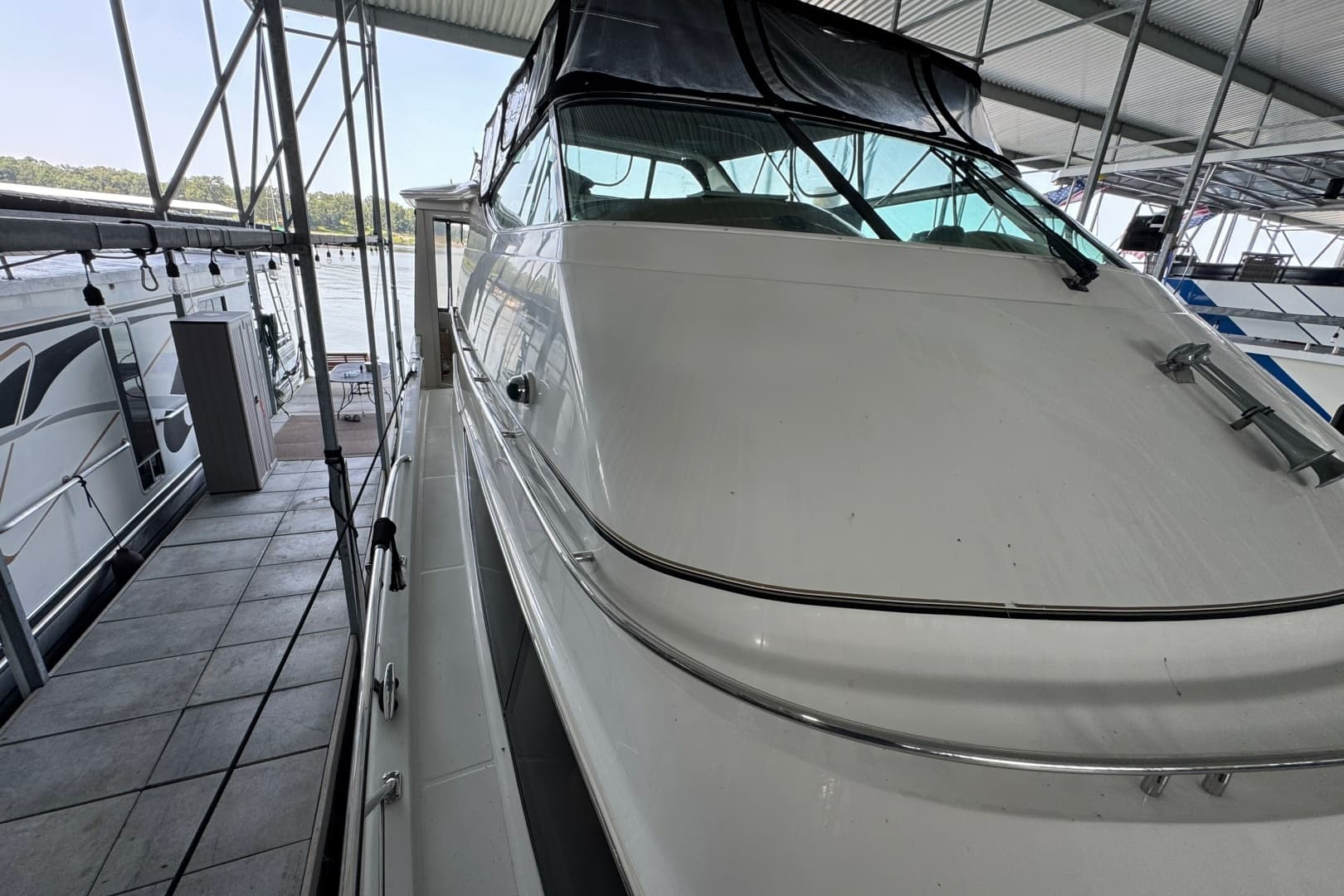 2004 Carver 466 Motor Yacht