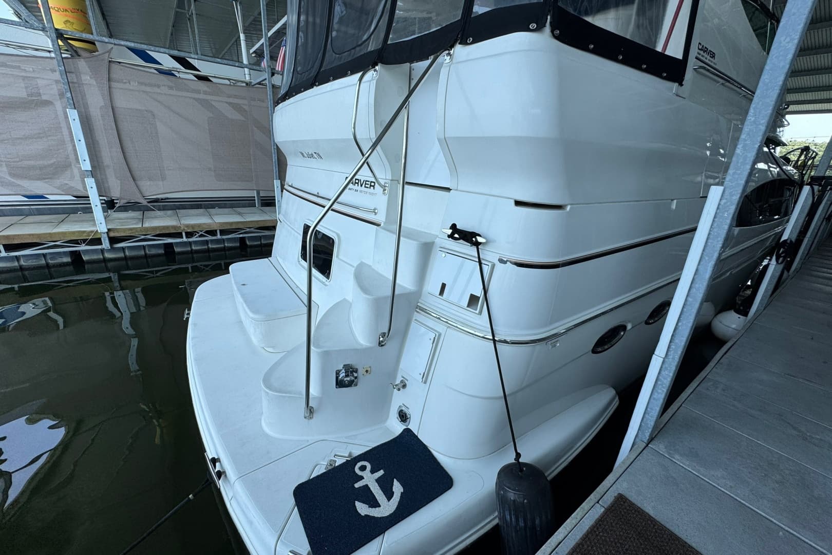 2004 Carver 466 Motor Yacht