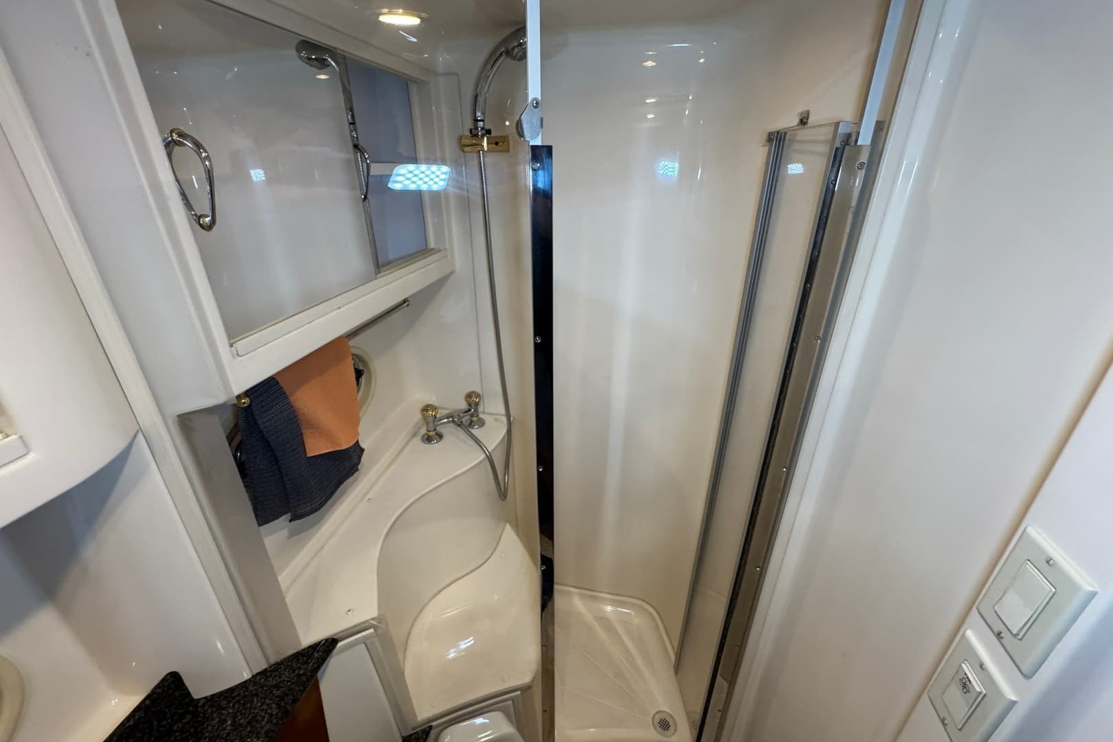 2004 Carver 466 Motor Yacht