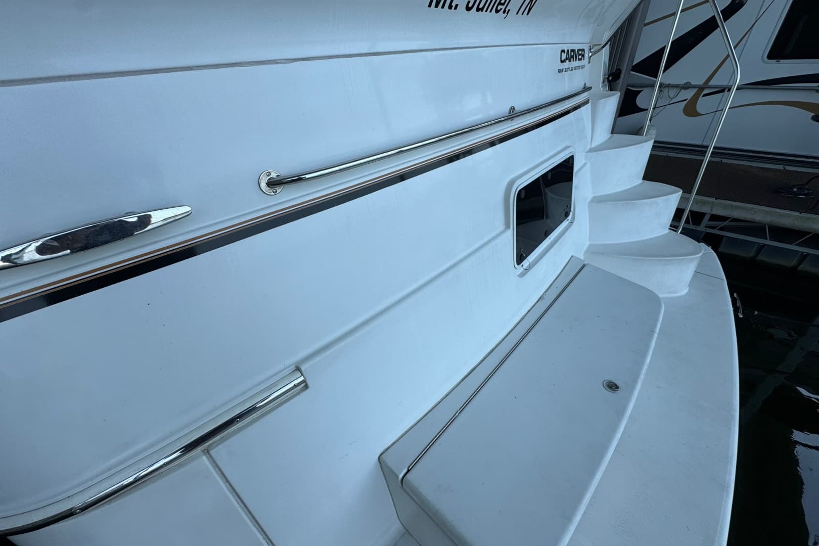 2004 Carver 466 Motor Yacht