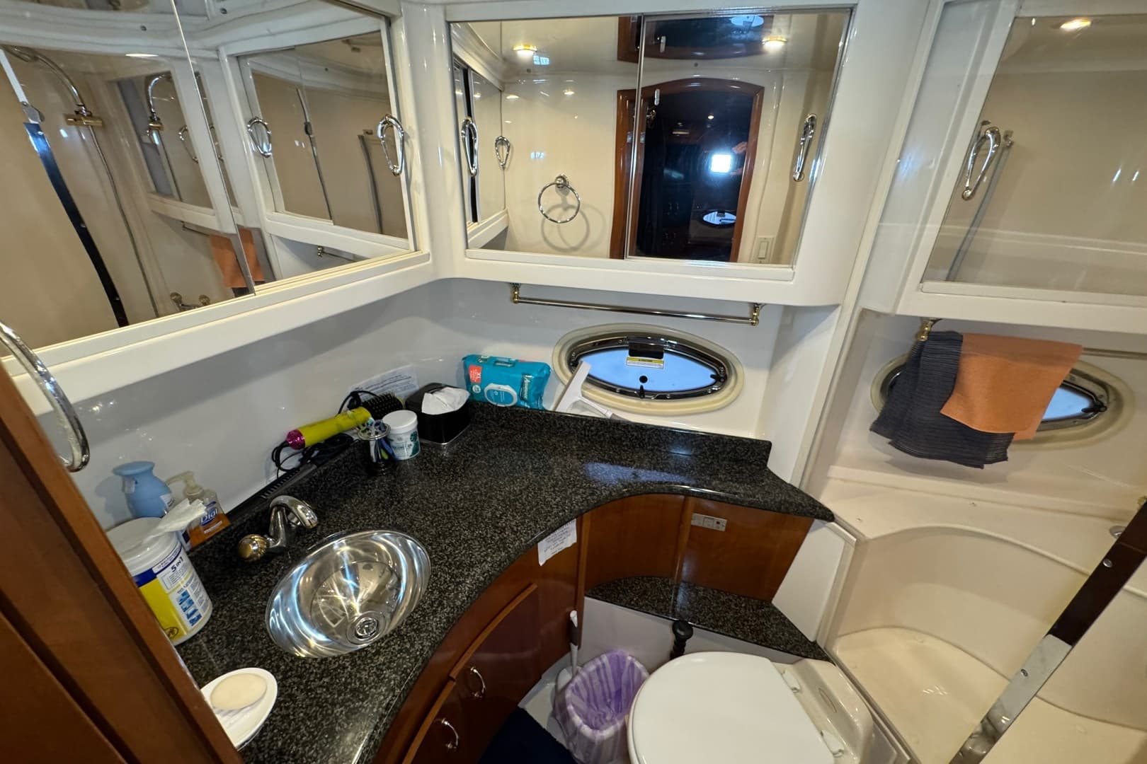 2004 Carver 466 Motor Yacht