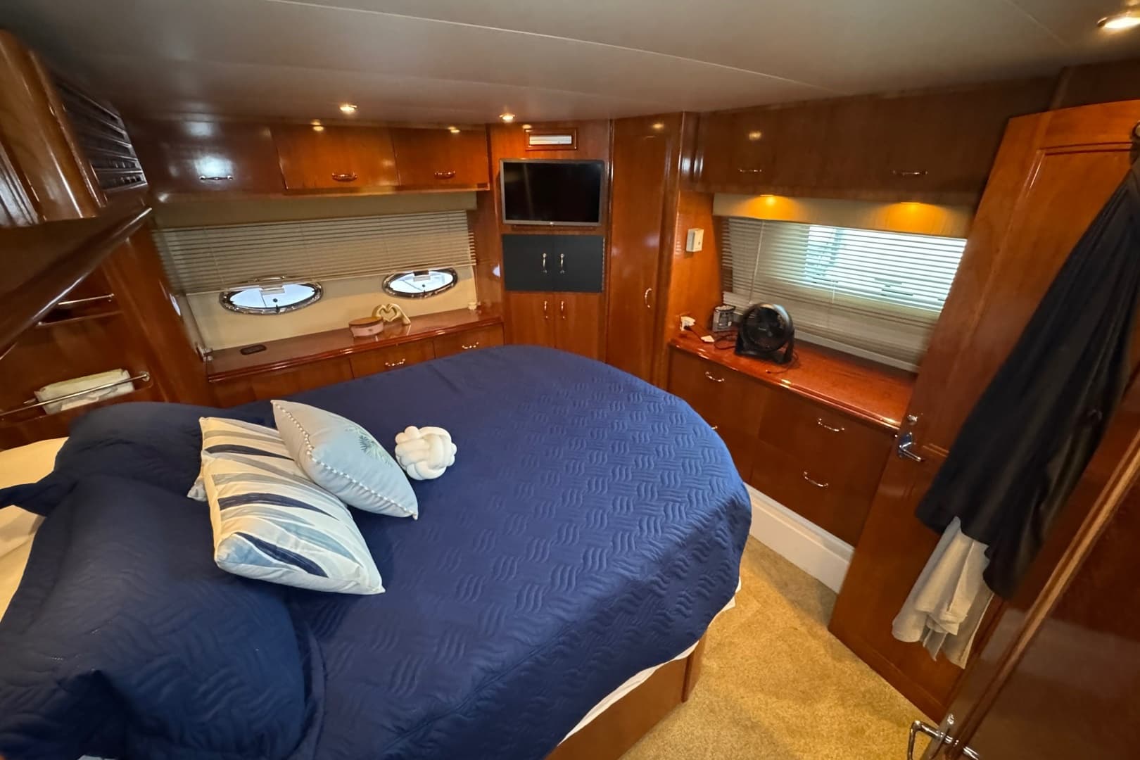 2004 Carver 466 Motor Yacht