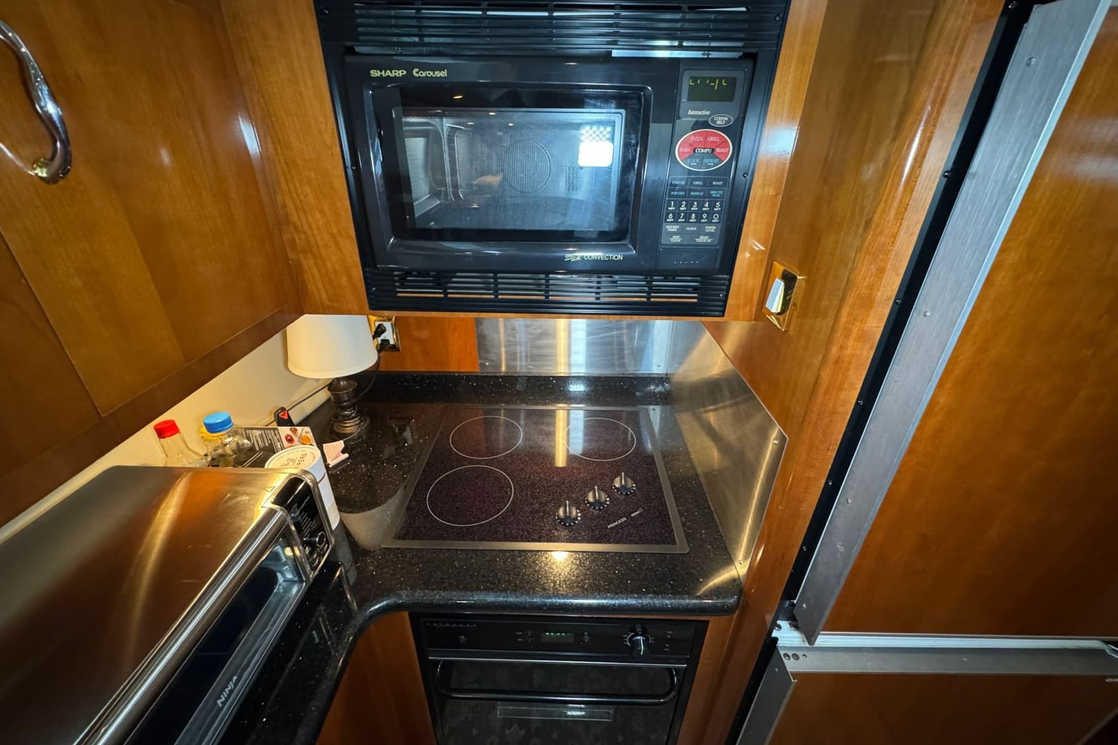 2004 Carver 466 Motor Yacht