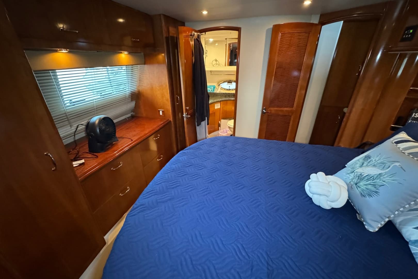 2004 Carver 466 Motor Yacht