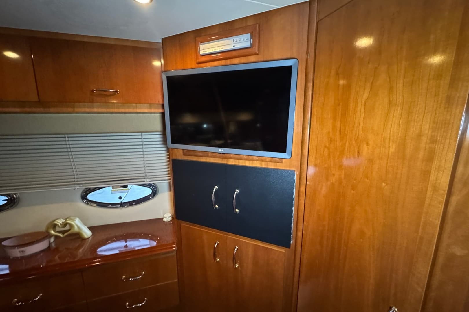2004 Carver 466 Motor Yacht