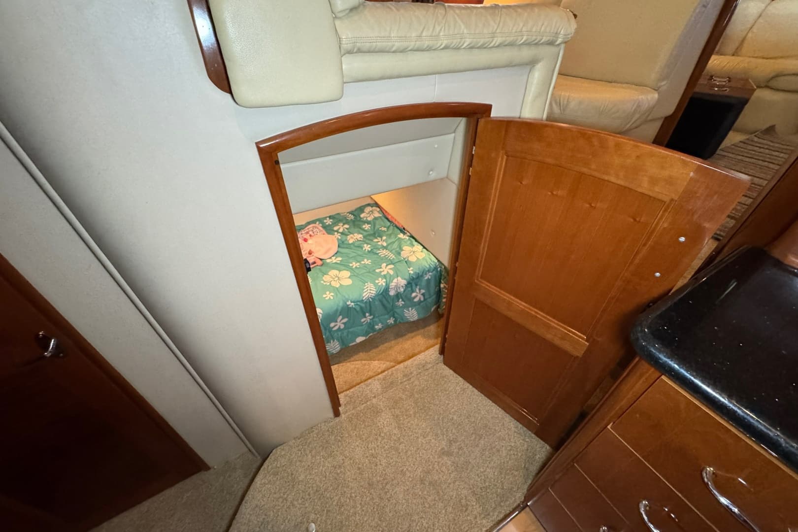 2004 Carver 466 Motor Yacht