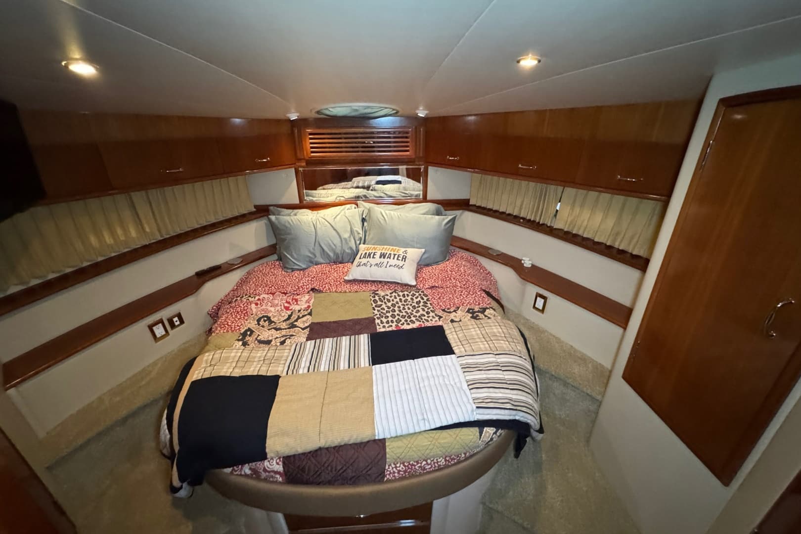 2004 Carver 466 Motor Yacht