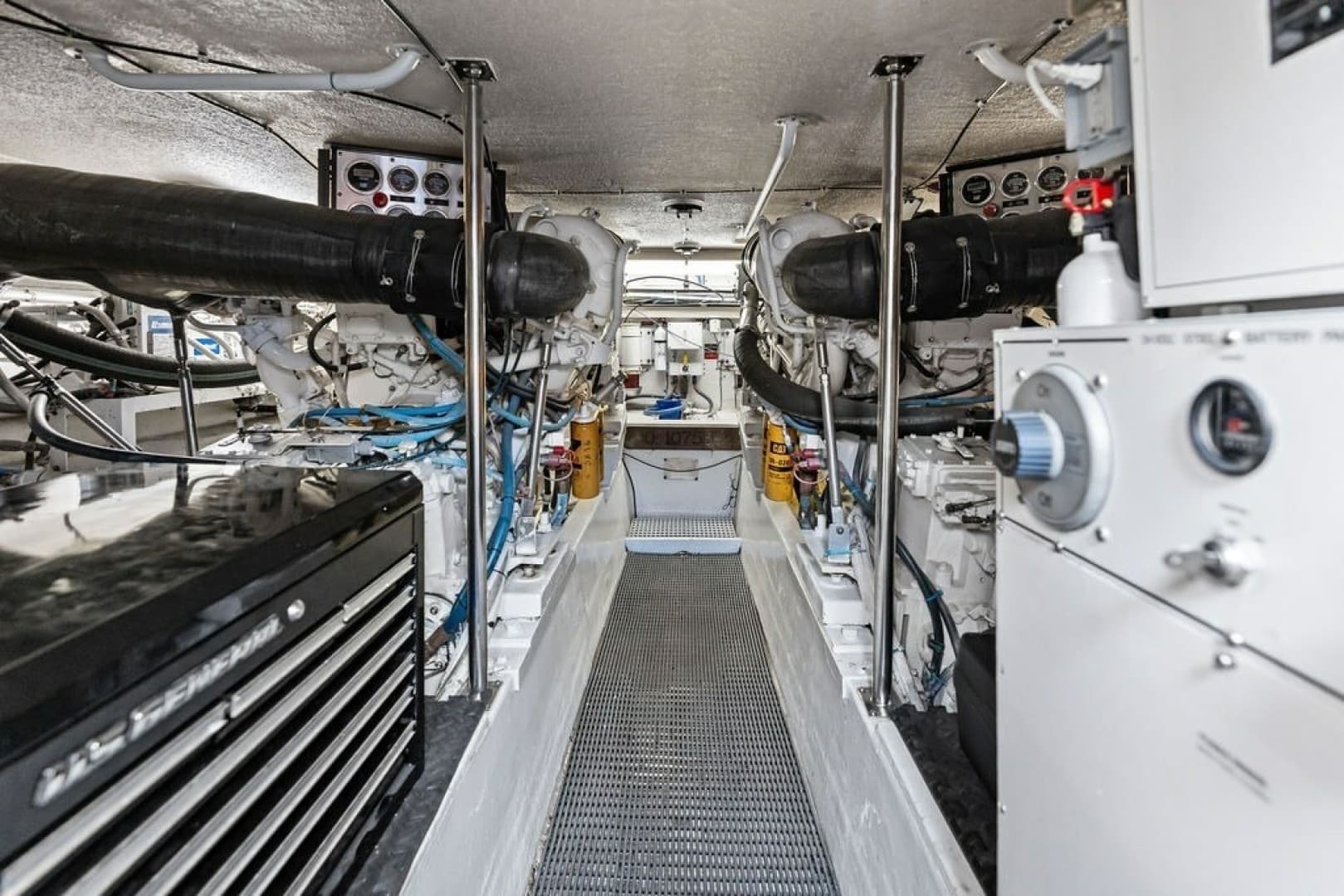 1999 Hatteras 60 Convertible