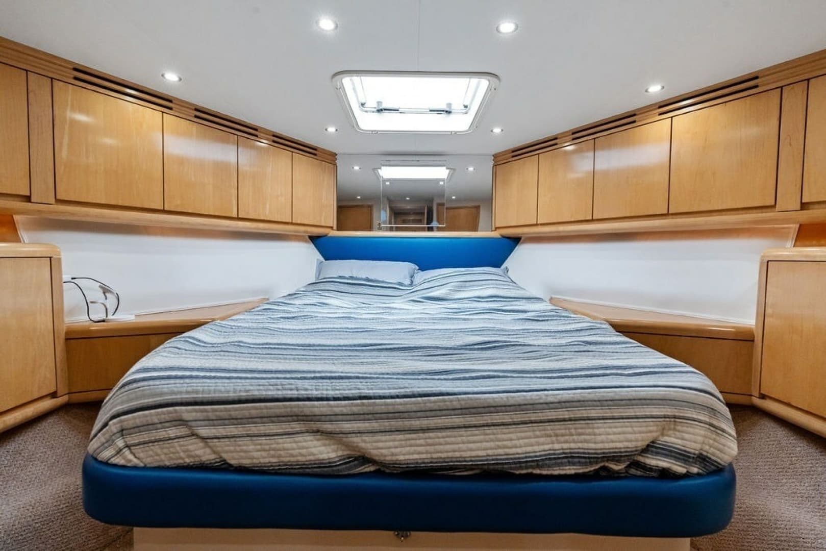 1999 Hatteras 60 Convertible