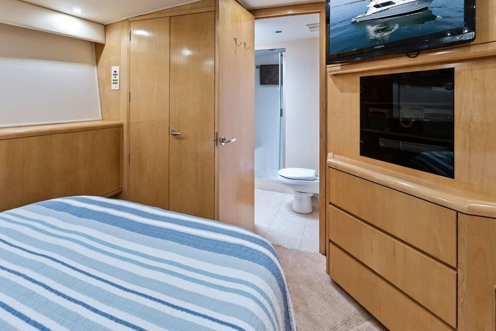 1999 Hatteras 60 Convertible