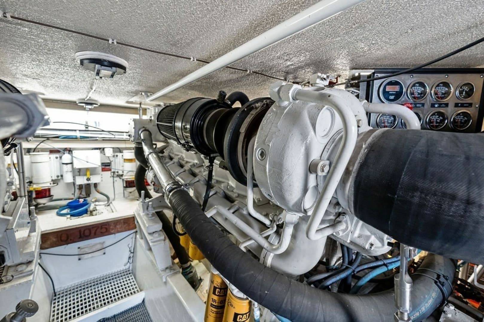 1999 Hatteras 60 Convertible