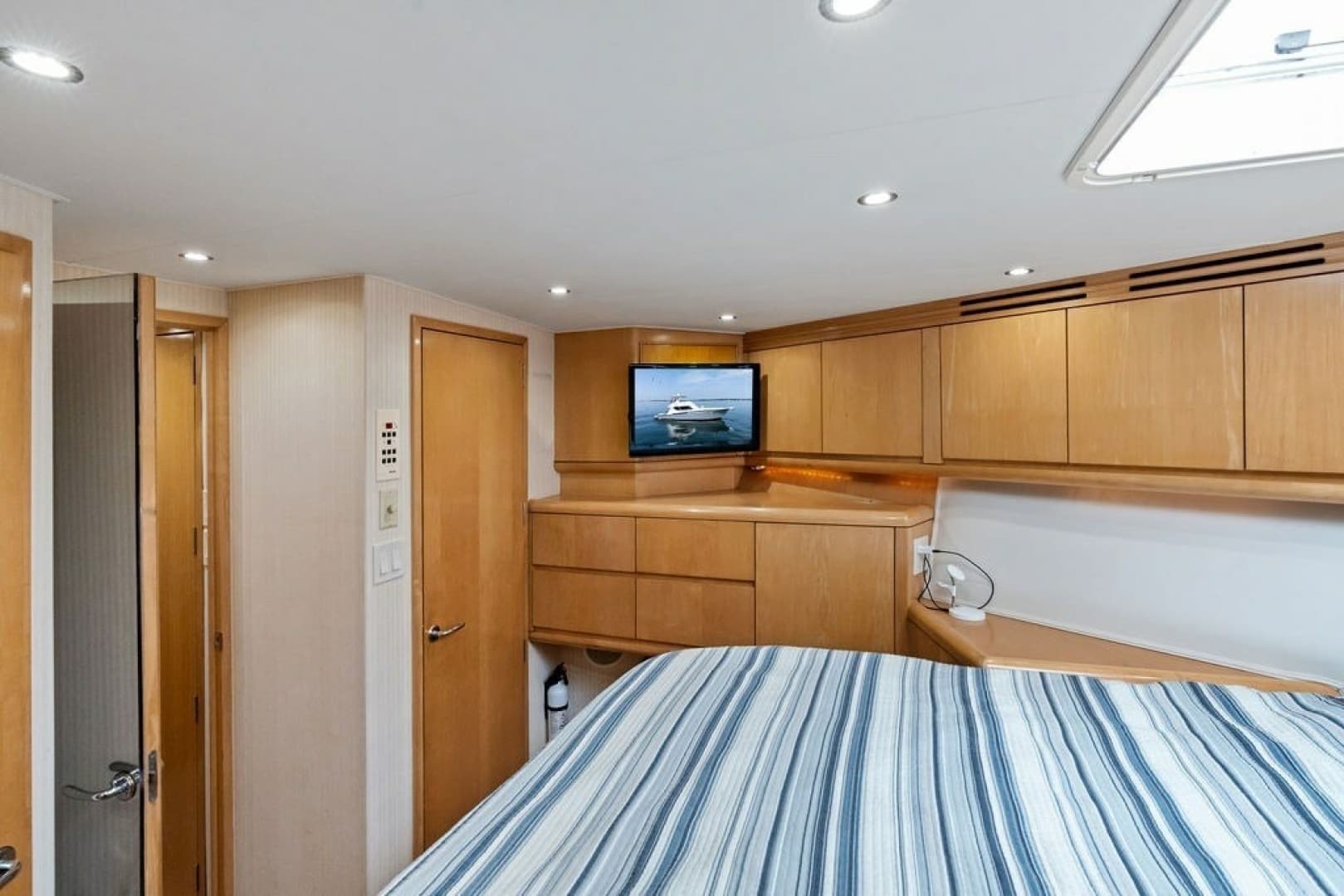 1999 Hatteras 60 Convertible