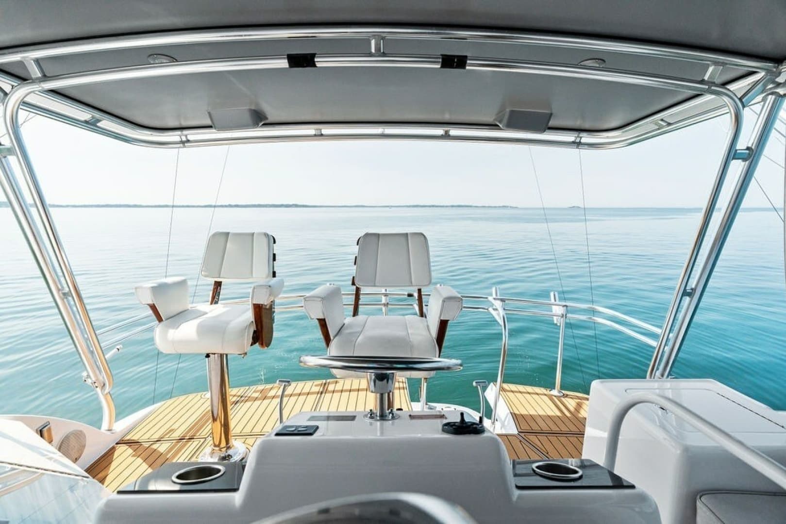1999 Hatteras 60 Convertible