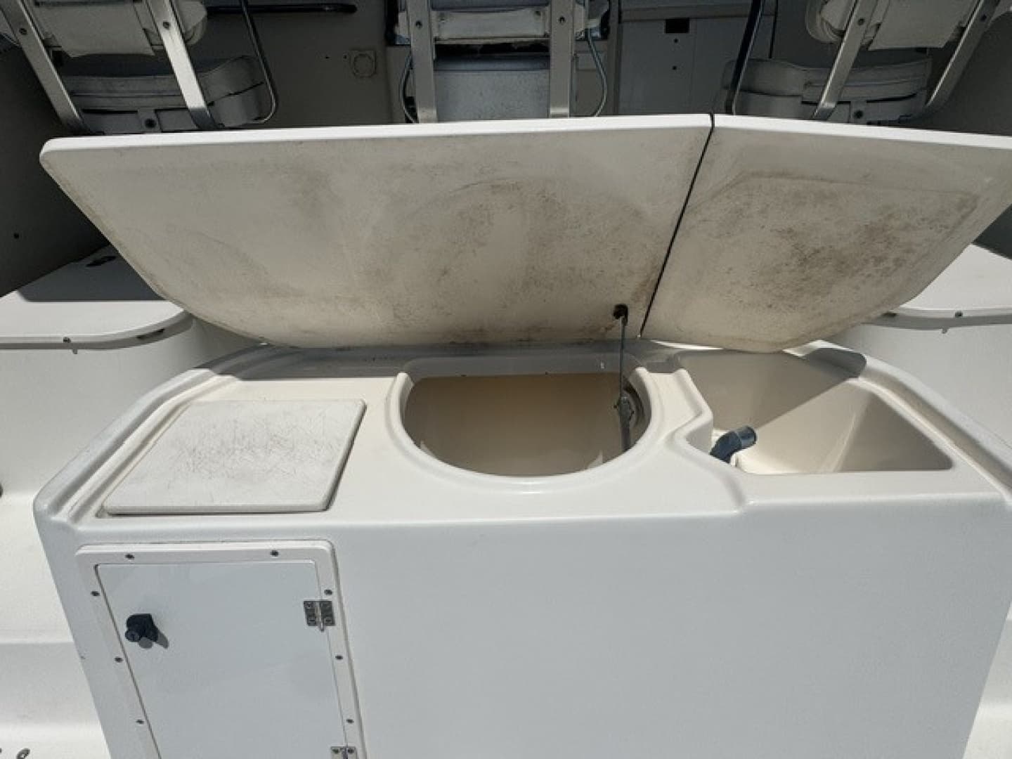 1996 Pursuit 3000 Offshore Express