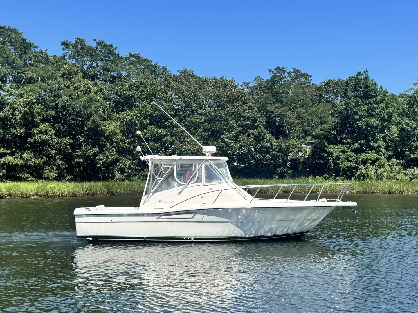 1996 Pursuit 3000 Offshore Express