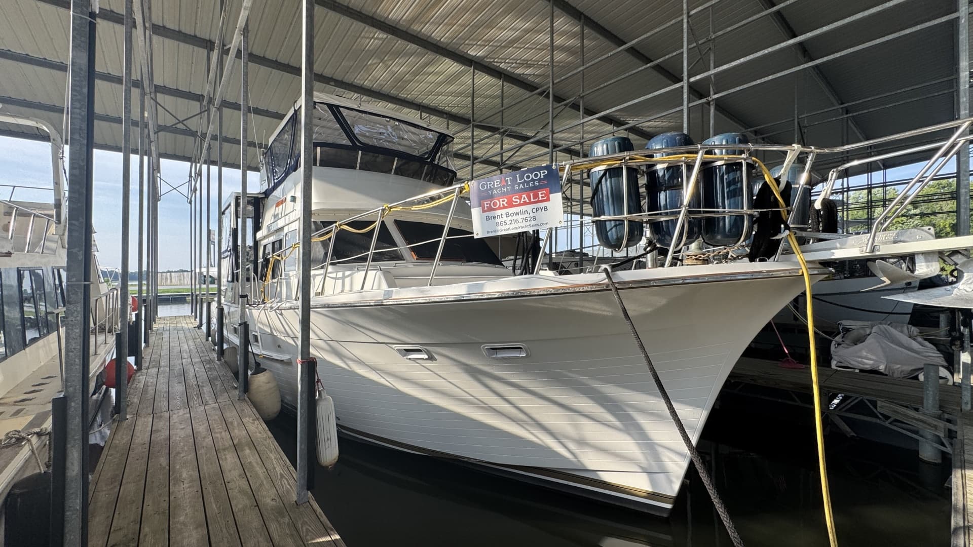 Exterior Starboard Side Profile