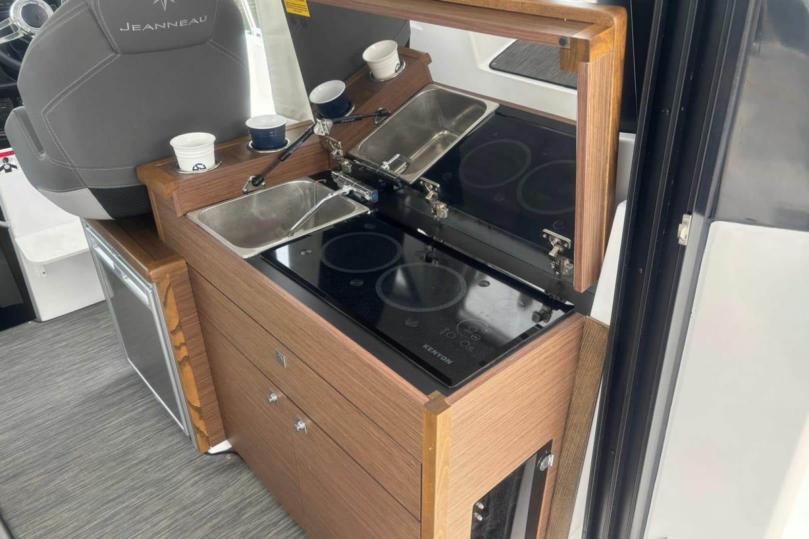 2024 Jeanneau NC WEEKENDER 895