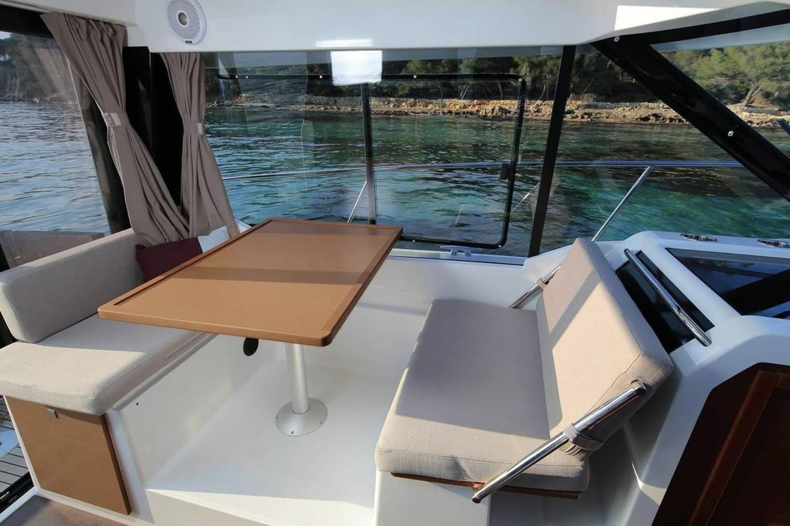 2024 Jeanneau NC WEEKENDER 895