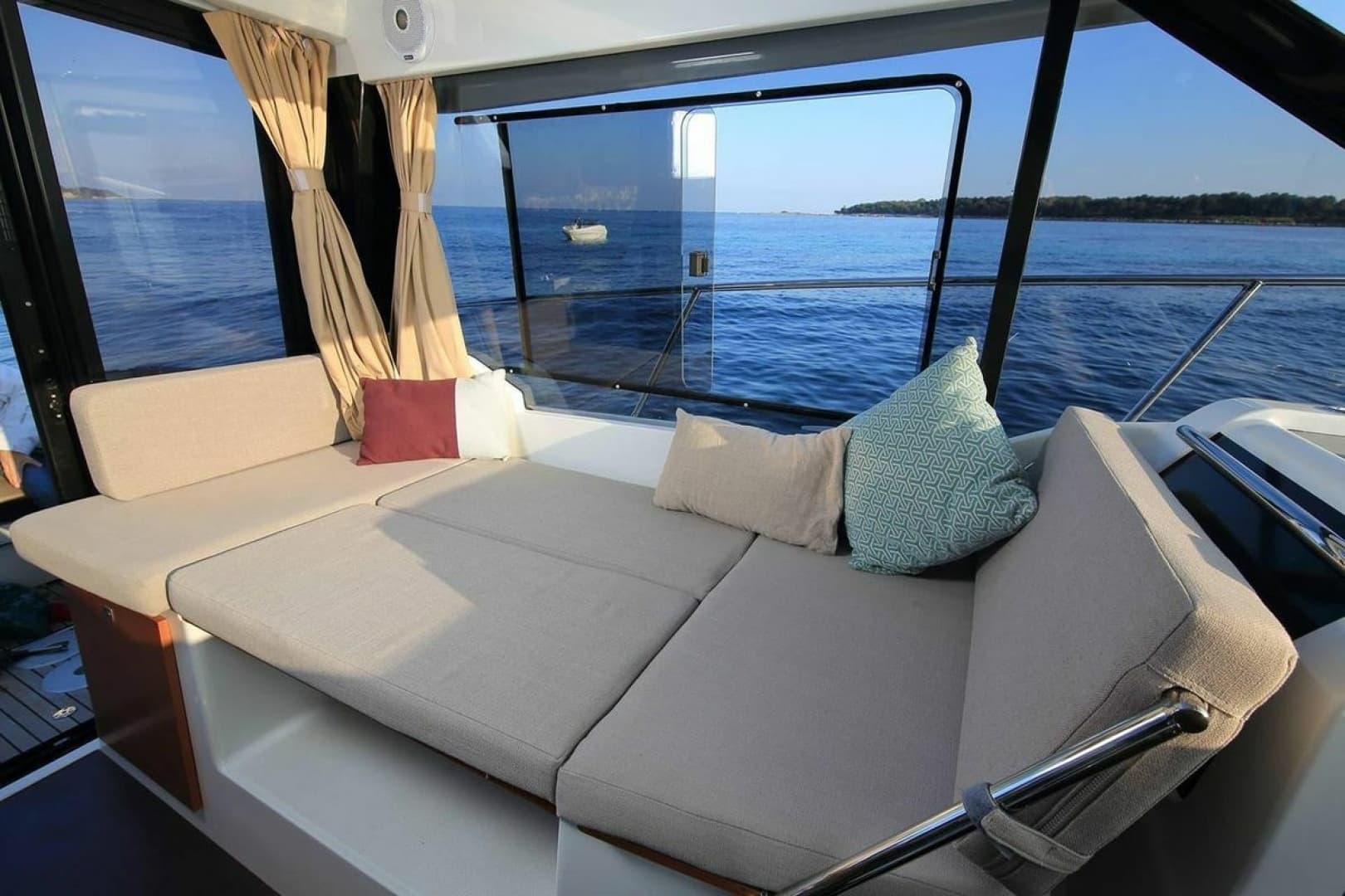 2024 Jeanneau NC WEEKENDER 895