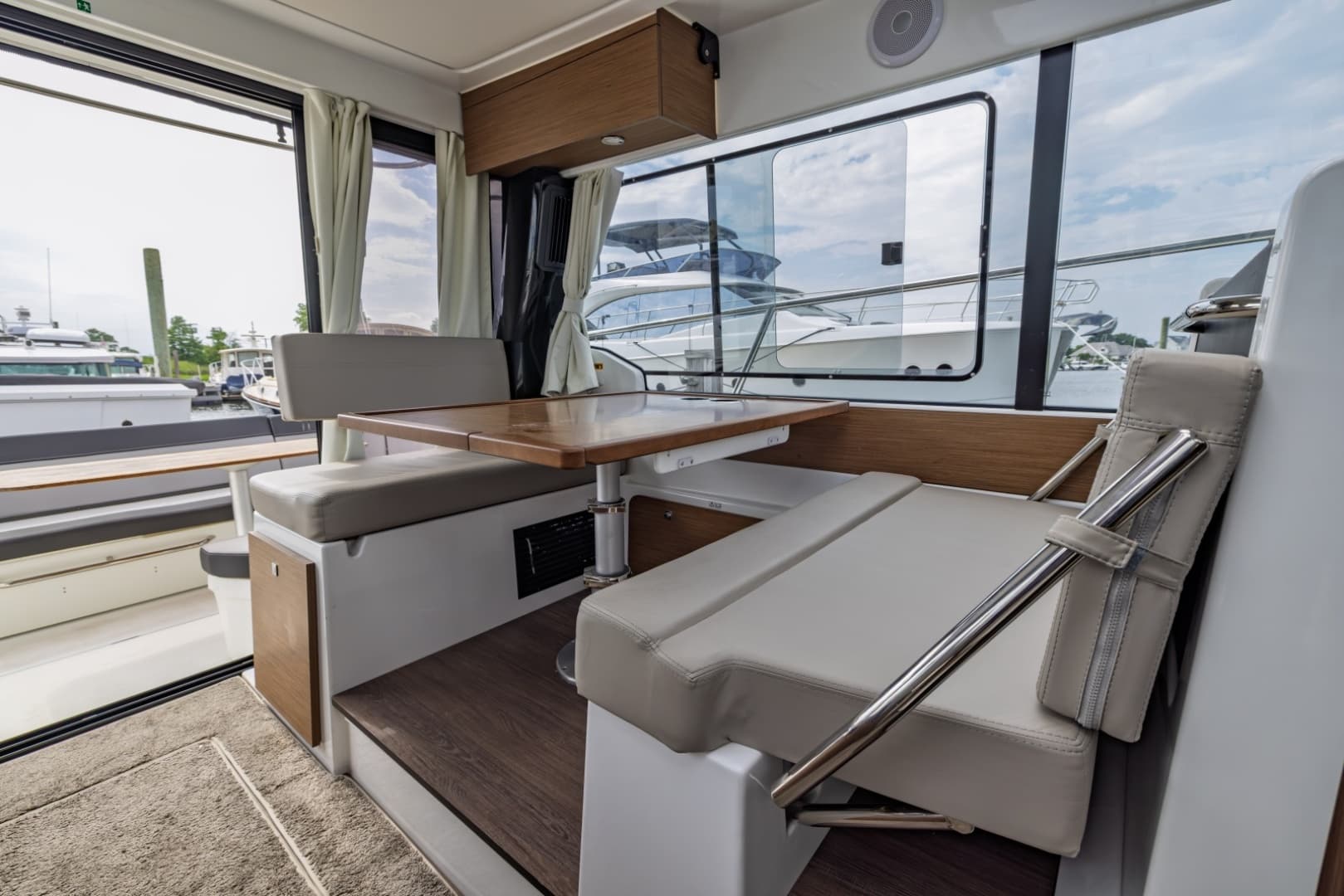 2023 Jeanneau NC 1095 Weekender