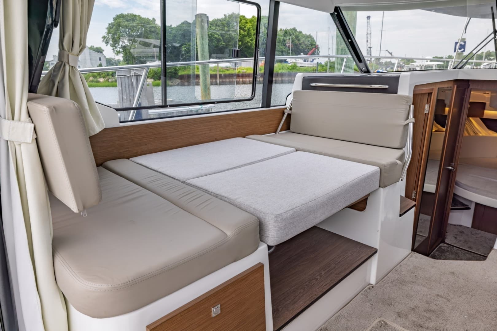 2023 Jeanneau NC 1095 Weekender