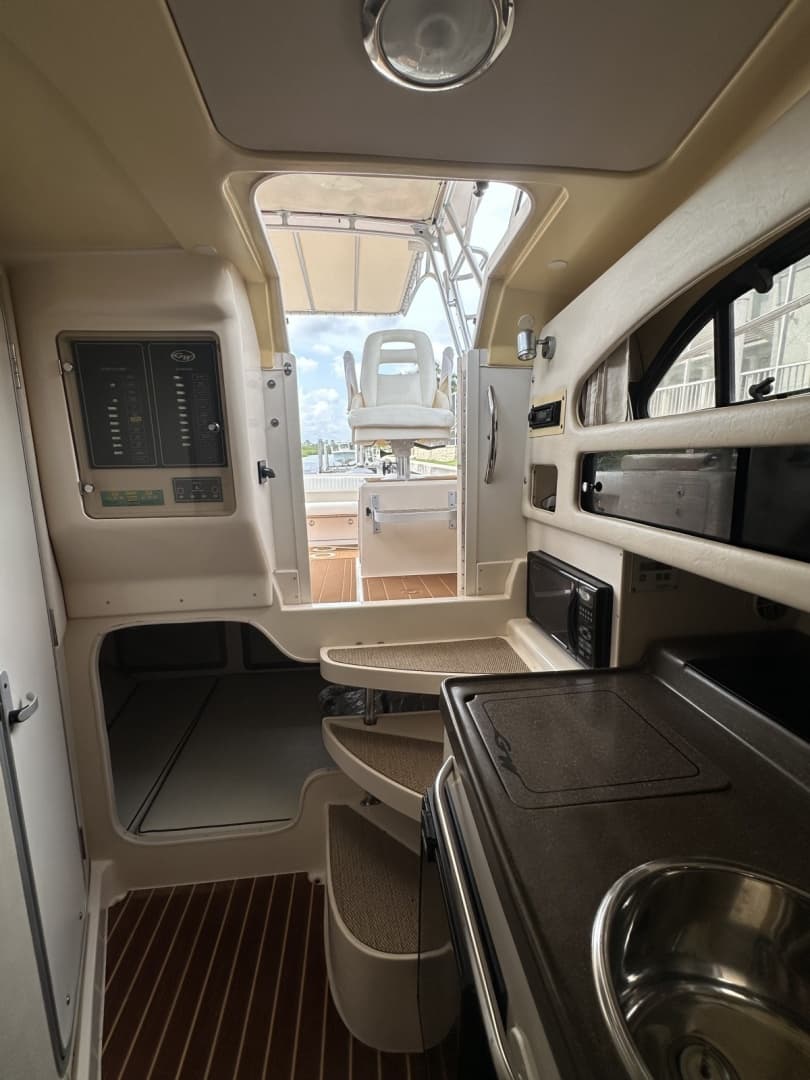 2006 Grady-White 300 Marlin