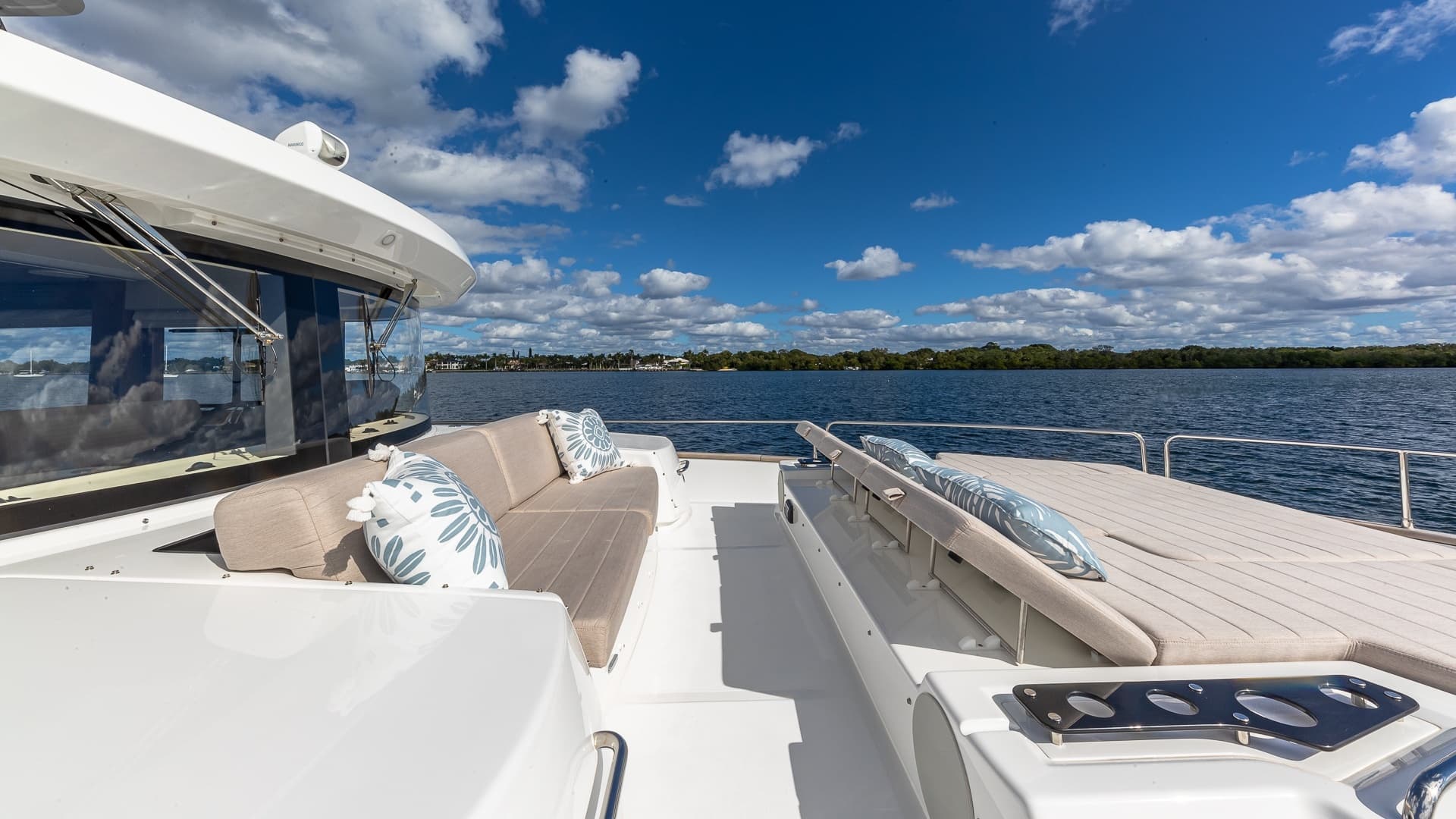 2023 Sirena Flybridge
