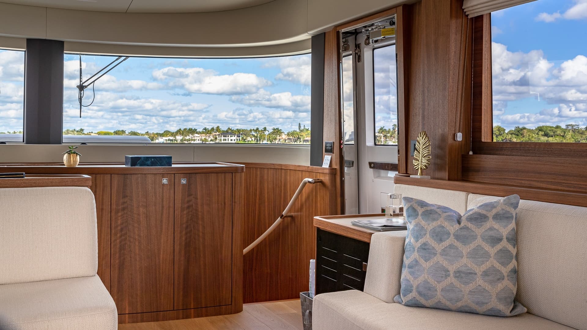 2023 Sirena Flybridge