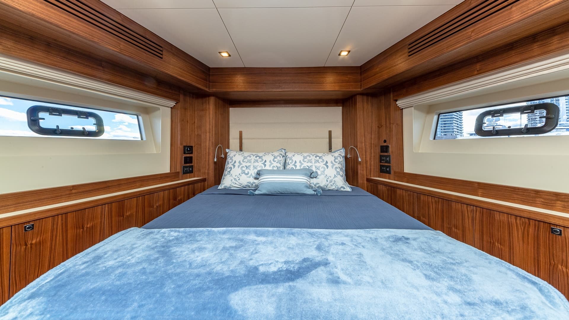 2023 Sirena Flybridge