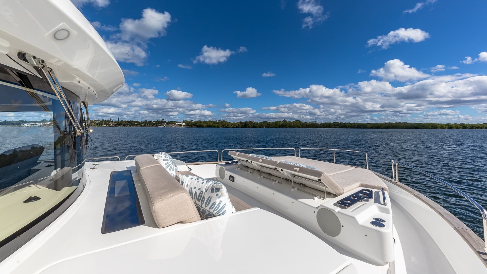2023 Sirena Flybridge