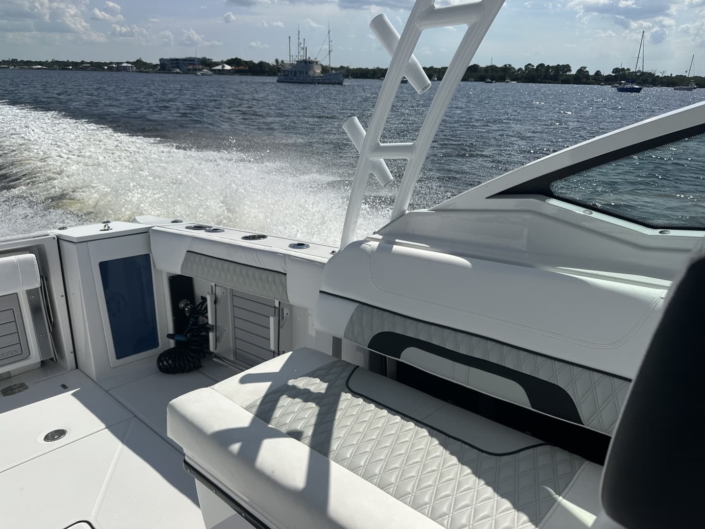 2024 Blackfin 272DC
