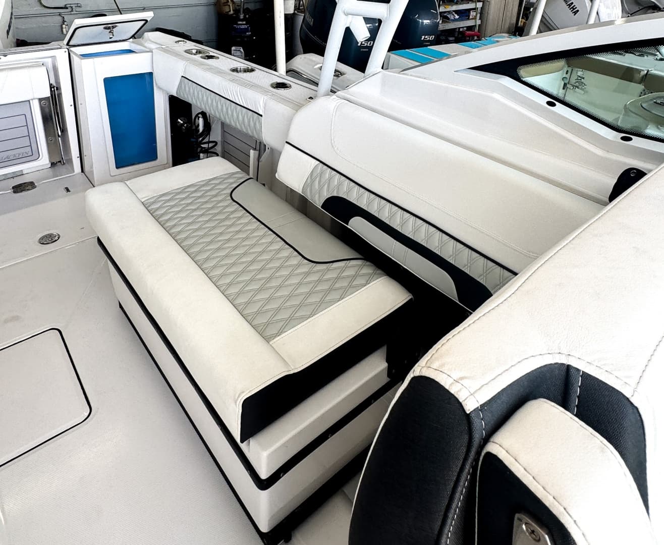 2024 Blackfin 272DC