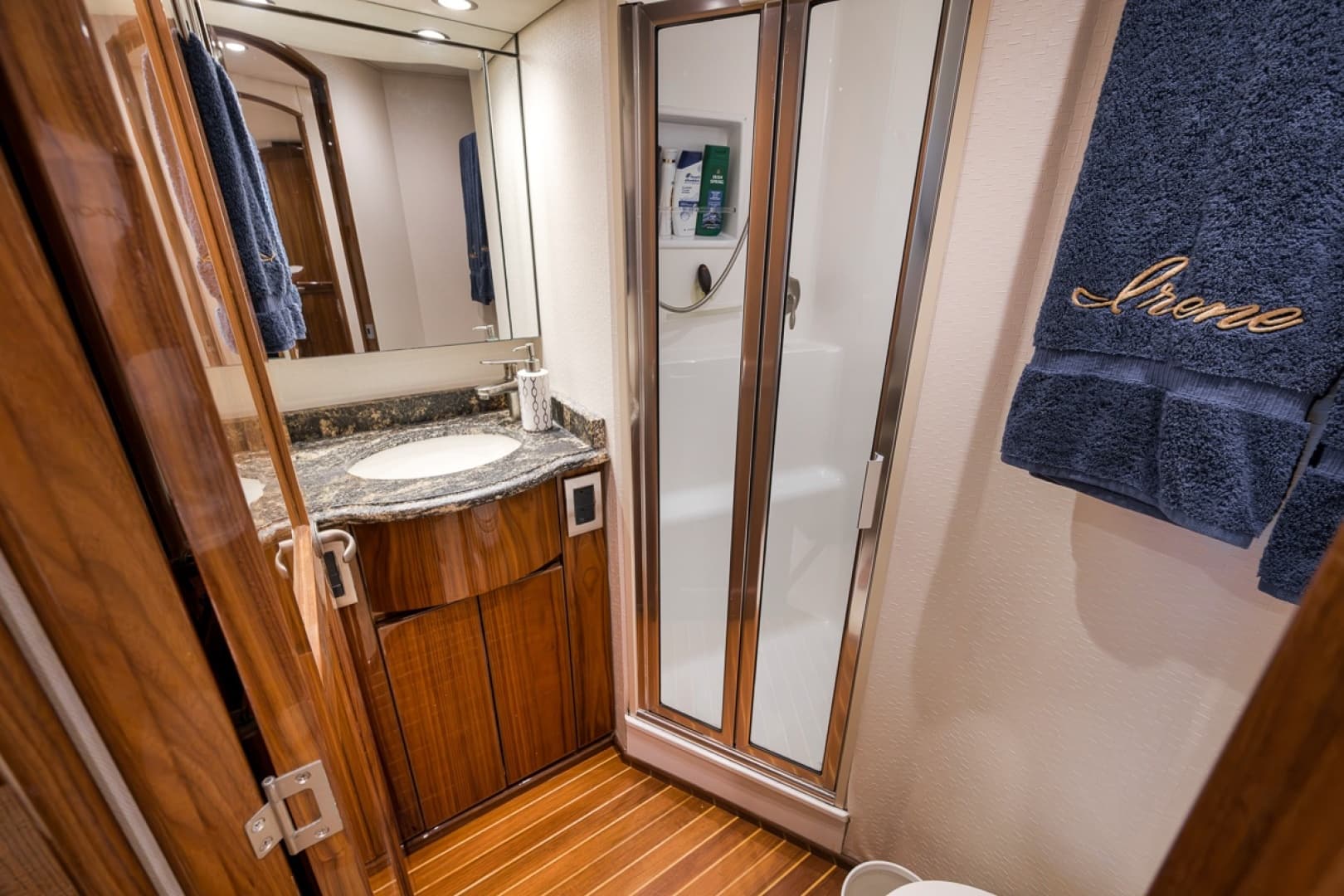 2017 Viking 62 Convertible